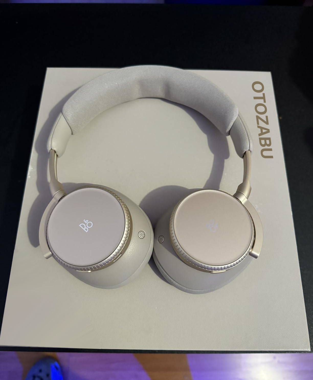 OTOZABU Premium Wireless Active Noise Cancelling Over-Ear Headphones with Protective Carrying Case